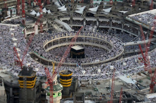 An aerial view shows Muslim worshippers praying at the Grand mosque, the holiest place in Islam, in the holy city of Mecca during Ramadan July 14, 2015, on Lailat al-Qadr, or Night of Power, on which the Koran was revealed to Prophet Mohammad by Allah. REUTERS/Ali Al Qarni - RTX1K9VS