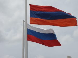 Armenian_&_Russian_flags_in_Gyumri